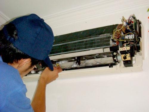 家用空調(diào)清洗一次需要多少錢_深度拆卸清洗